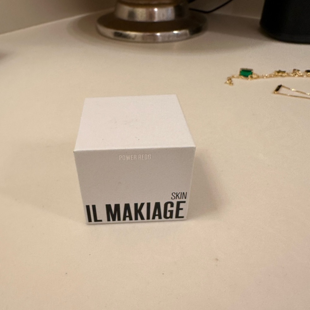 IL MAKIAGE Power Red Box